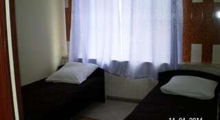 Хостел Нива Отель Тамбов Кровать в общем номере с 2 кроватями-1